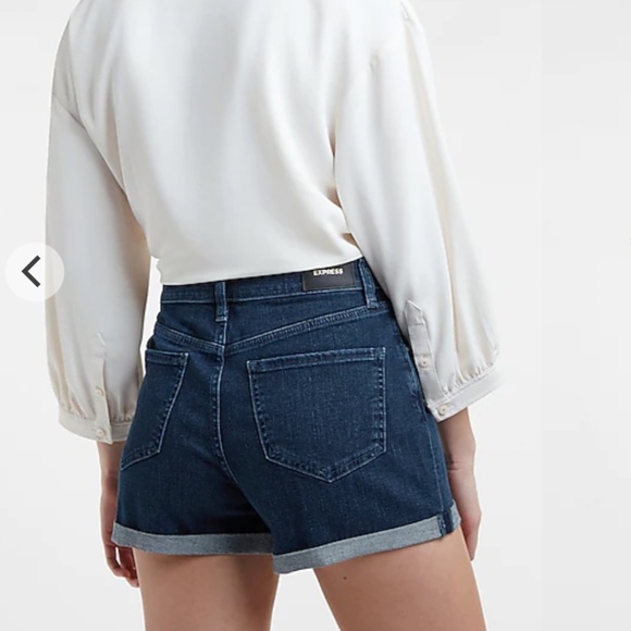 Express Mid Rise Dark Wash Convertible Hem Mid Short 8 - Picture 3 of 7